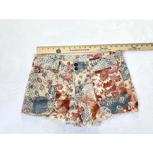 Pilcro Anthropologie The Wanderer Shorts Sz 30 Paisley Floral Patchwork Fray Hem - Picture 8 of 10